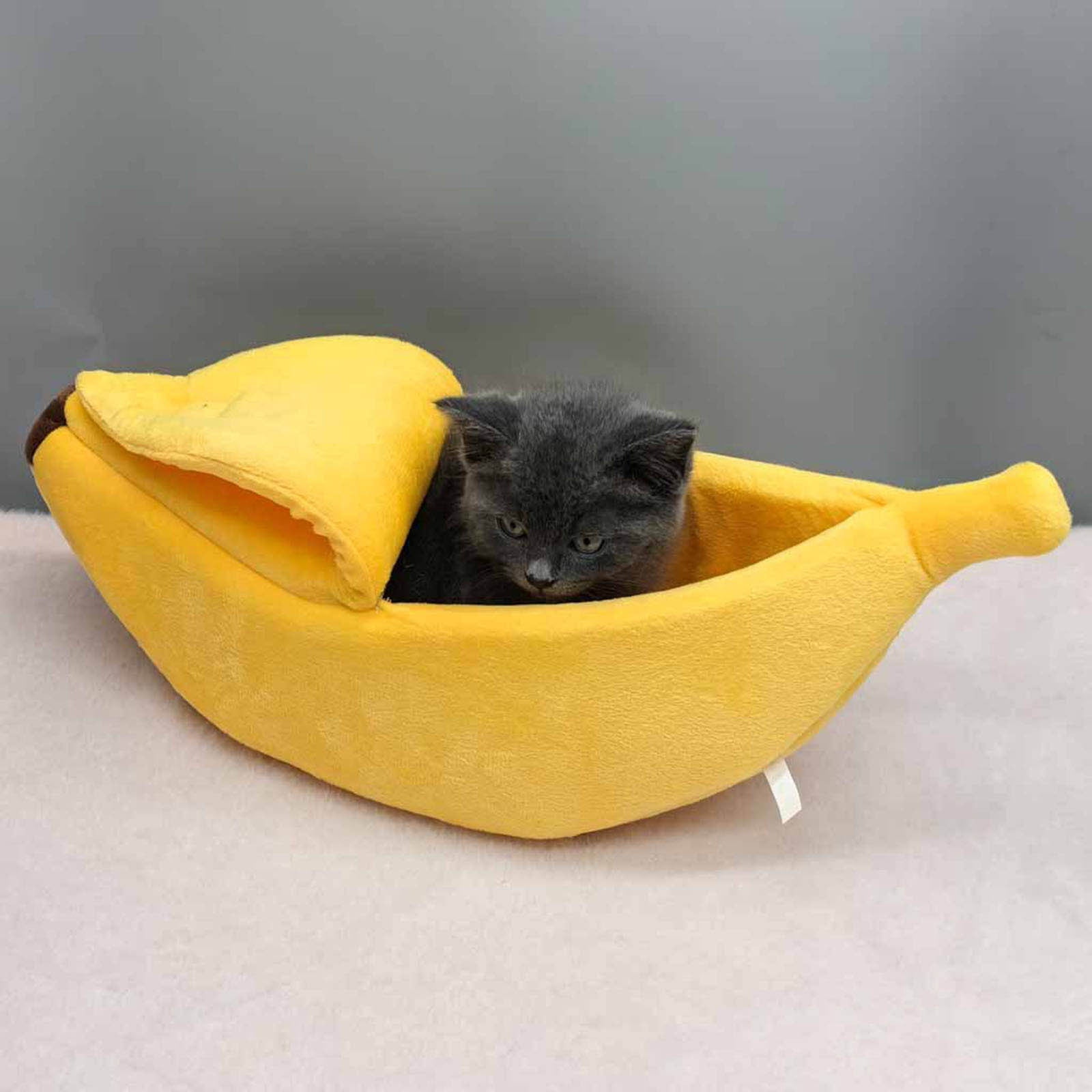 KMWGRE Banana Shaped Pet Bed for Cats and Dogs Soft Warm Cuddle Mat Indoor Universal All Seasons Comfortable Pet Supplies Yellow XL