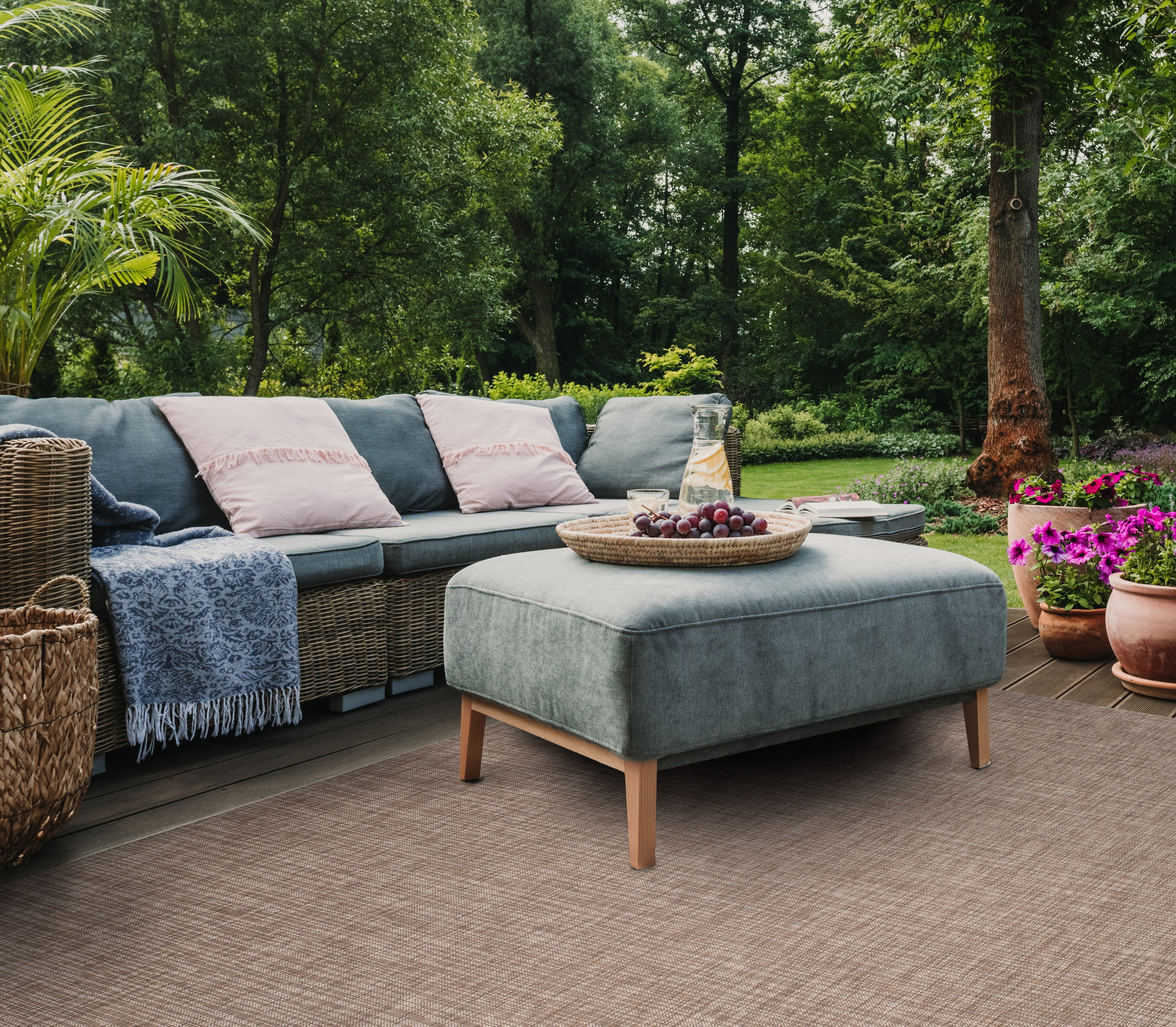 SAFAVIEH Courtyard Samson Solid Indoor/Outdoor Area Rug, 5'3" x 7'7", Light Brown