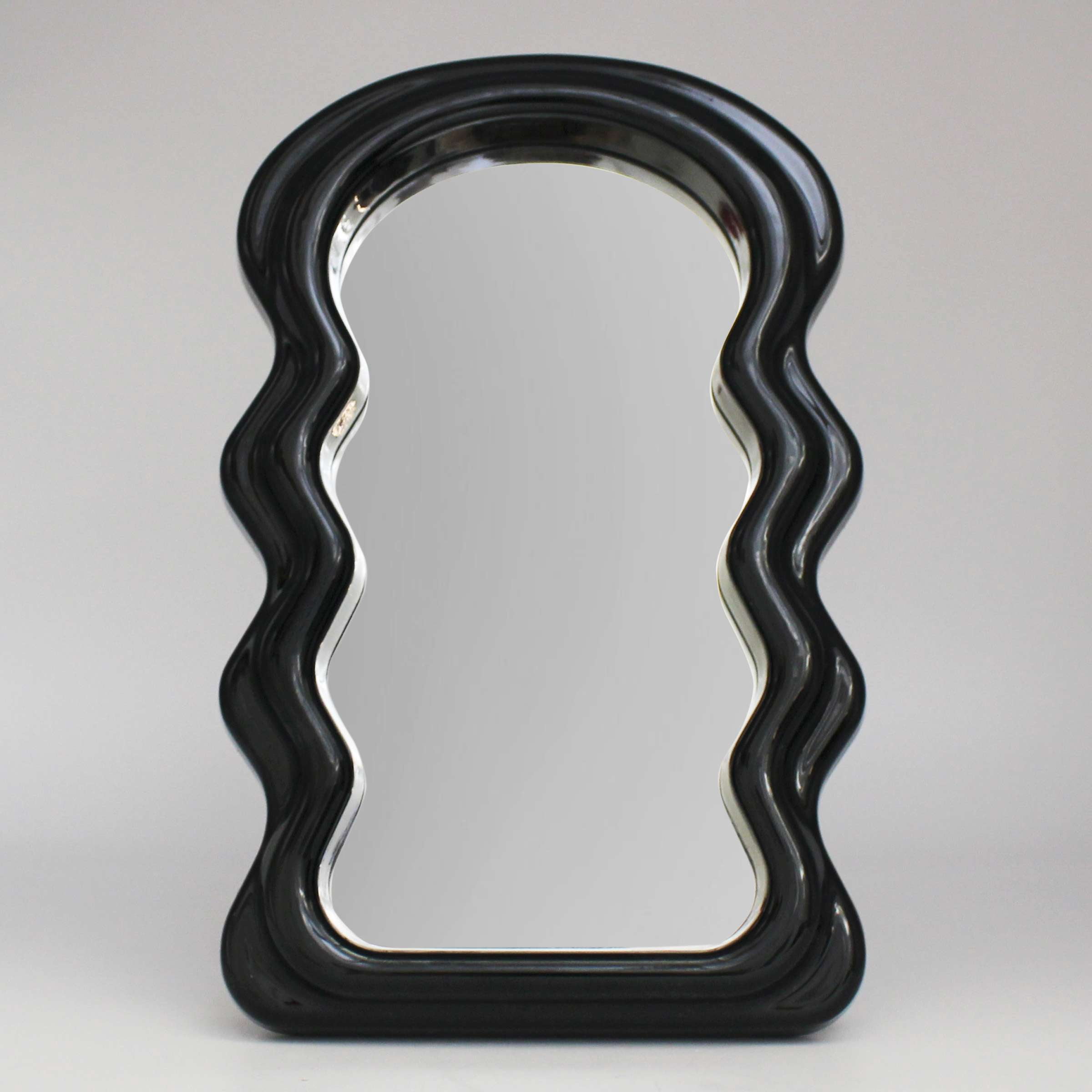 OneDesign Home Black Glossy Wavy Tabletop Mirror