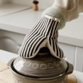 thumbnail image 2 of Mini manoplas para horno, 2 unidades, guantes de cocina resistentes al calor para proteger las manos, agarre antideslizante, juego ideal para manipular utensilios de cocina calientes, cocina, 2 of 5