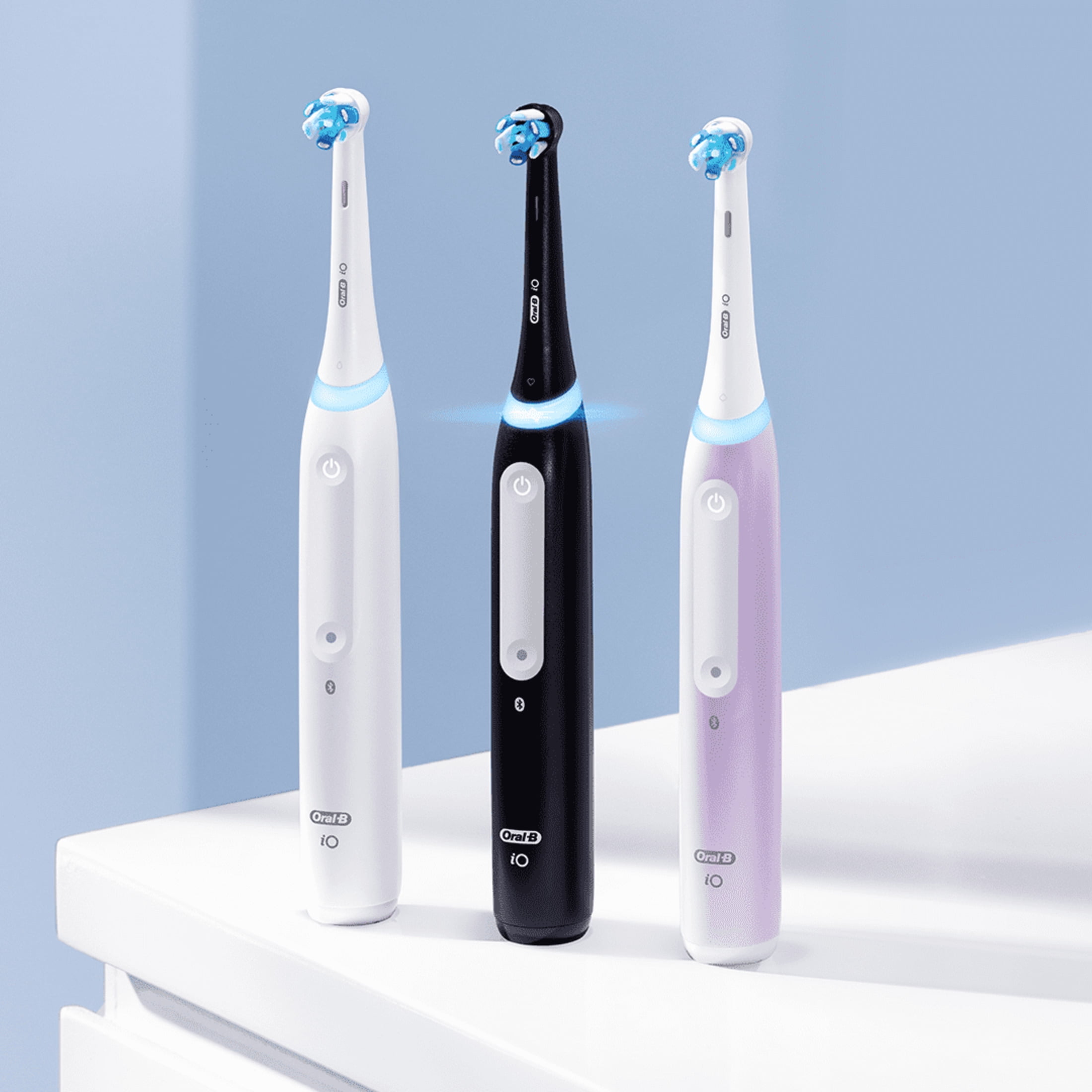 Oral-B Toothbrush, iO Series 4 Electric Toothbrush with 1 Brush Head, Rechargeable, White, Adults & Children 3+