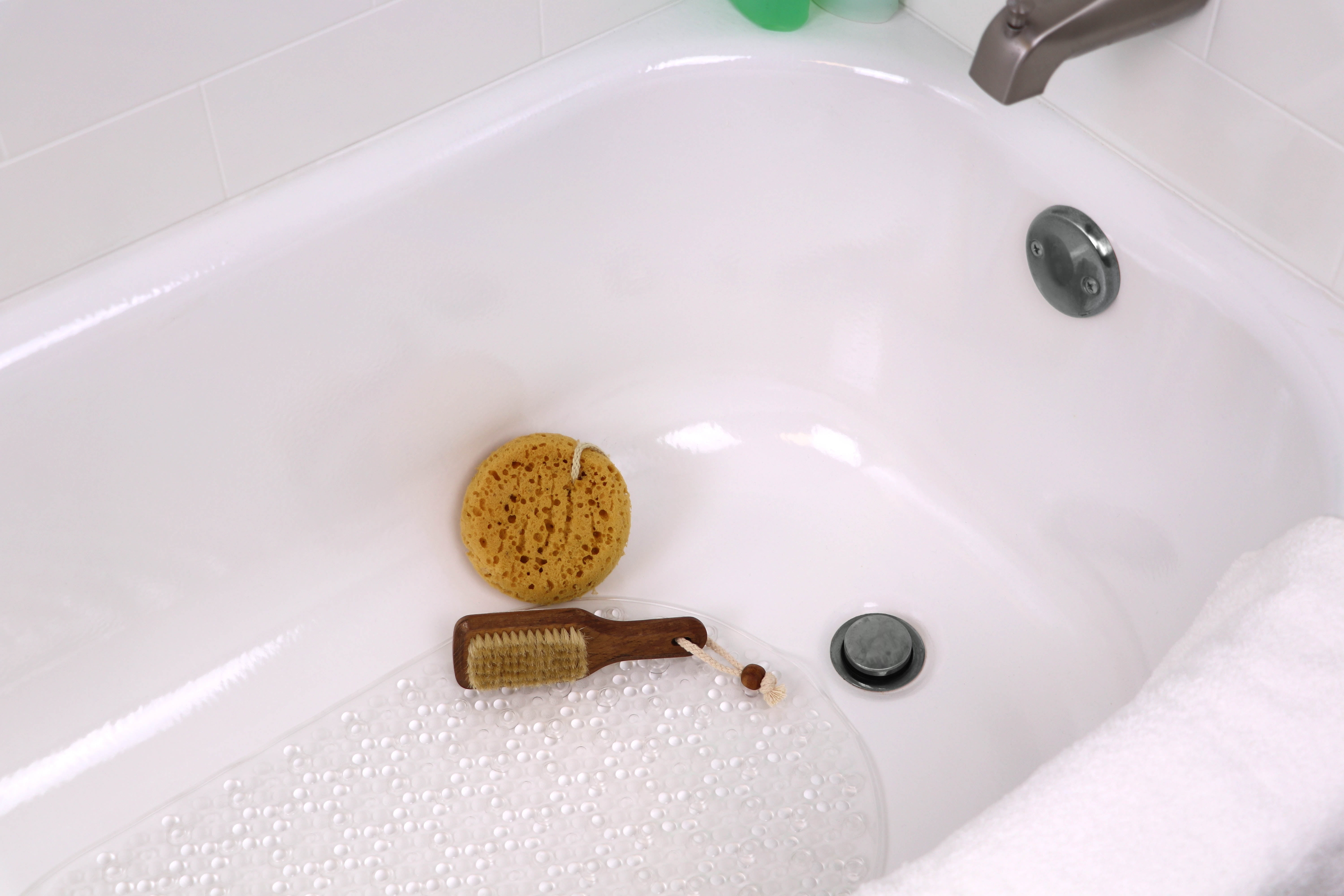 (3 pack) Mainstays Oval Bubble Bath Vinyl Tub Mat, Clear, 16" x 27"