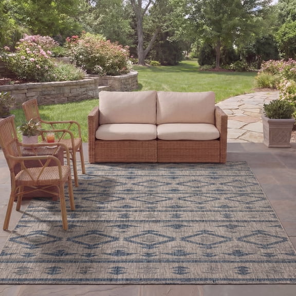 Safavieh Courtyard April Geometric Indoor/Outdoor Area Rug, Gray/Navy, 2' x 3'7"