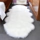 thumbnail image 2 of Alfombra de felpa de piel de oveja sintética, 2 x 5 pies, suave y gruesa, para sofá, alfombra peluda, alfombra antideslizante para dormitorio, alfombra de decoración moderna, 2 of 5