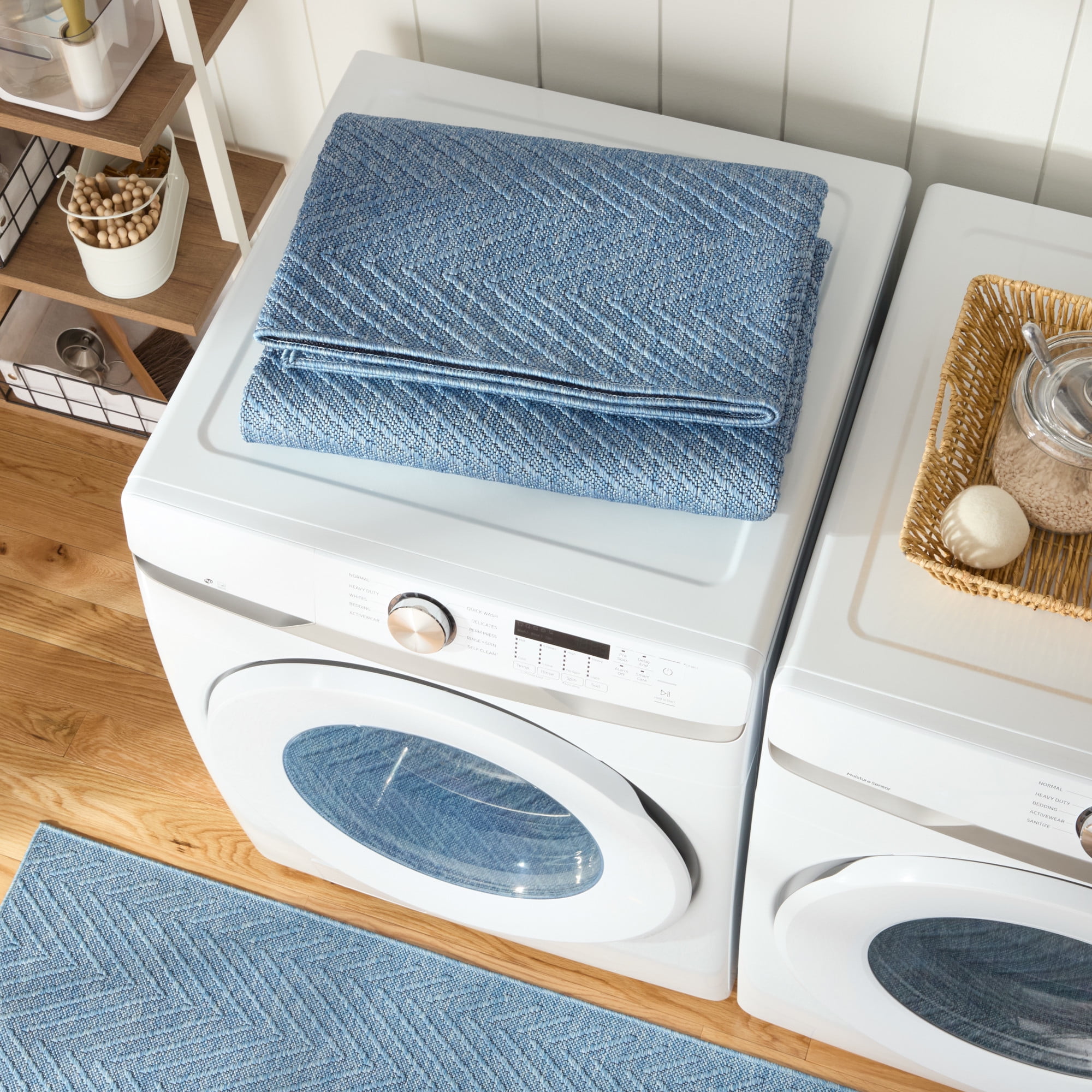 TOWN & COUNTRY BASICS Pax Herringbone Textured Solid Everwash® Washable Area Rug, Low Pile, Non-Slip Backing, Easy Clean Pet & Family Friendly Rug, Blue, 2'11"x4'11"