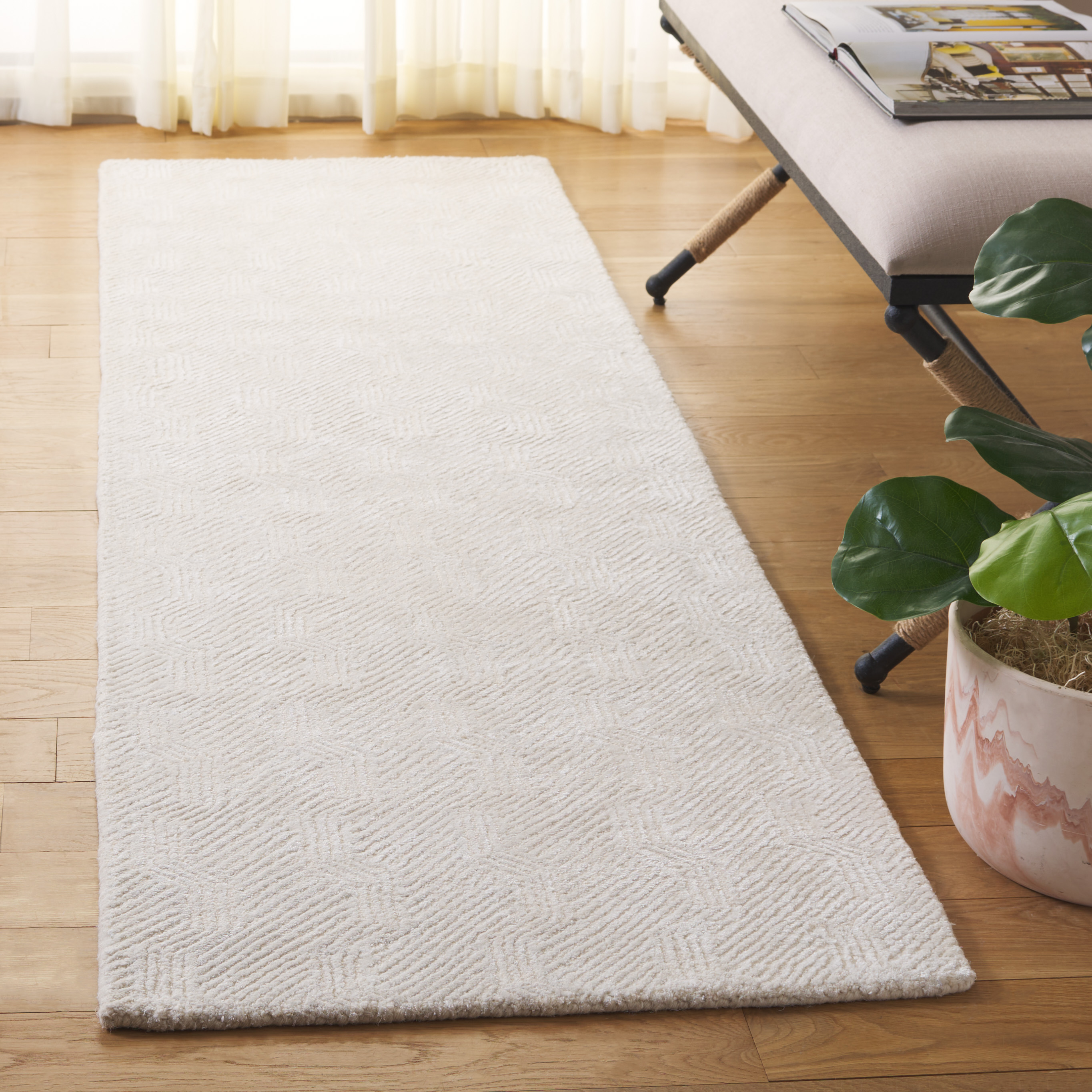 SAFAVIEH Glamour Jonette Geometric Runner Rug, Ivory, 2'3" x 8'