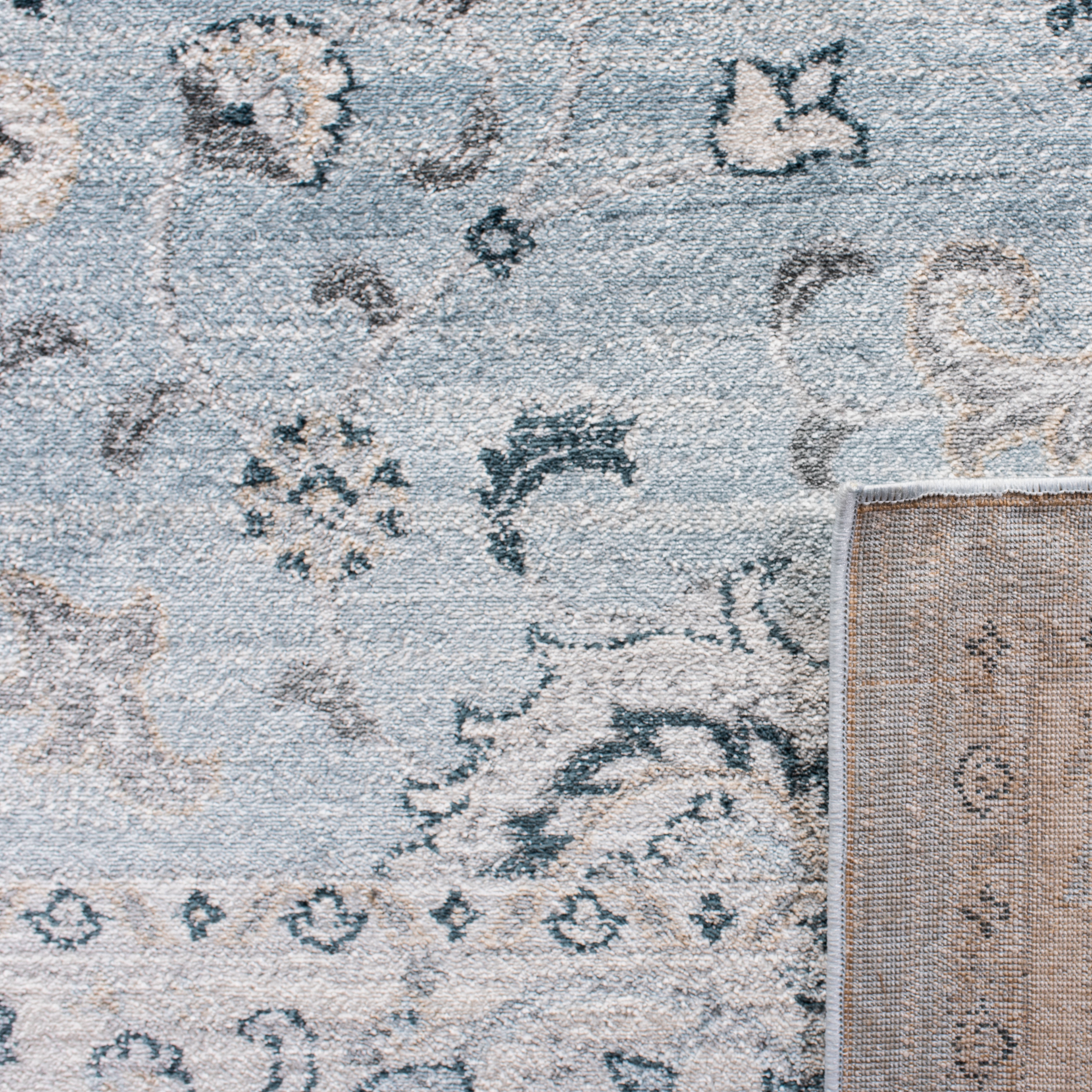 SAFAVIEH Isabella Kiana Oriental Area Rug, Light Blue/Cream, 5'3" x 7'6"