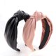thumbnail image 5 of Las diademas para el cabello de mujer están hechas con un cómodo material antideslizante. La diadema rosa está de moda. Las diademas de color rosa intenso para mujer están anudadas. Diadema de piel sintética de larga duración. ER, 5 of 5