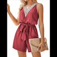 thumbnail image 3 of Mono Corto Sexy de Verano para Mujer con Cuello en V, Sin Mangas, Informal, con Lazo en la Cintura y Bolsillo, 2025 Rojo Ladrillo M, 3 of 7