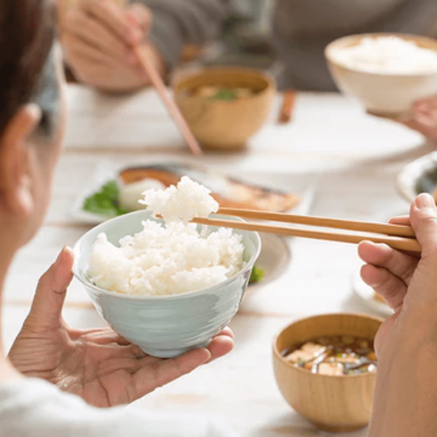 Bibigo Cooked Sticky White Rice 7.4 oz Bowls | Restaurant-Style Medium Grain White Rice Gluten-Free & Low Fat Food in Convenient Microwavable Bowl Quick & Easy Meal Pack of 8