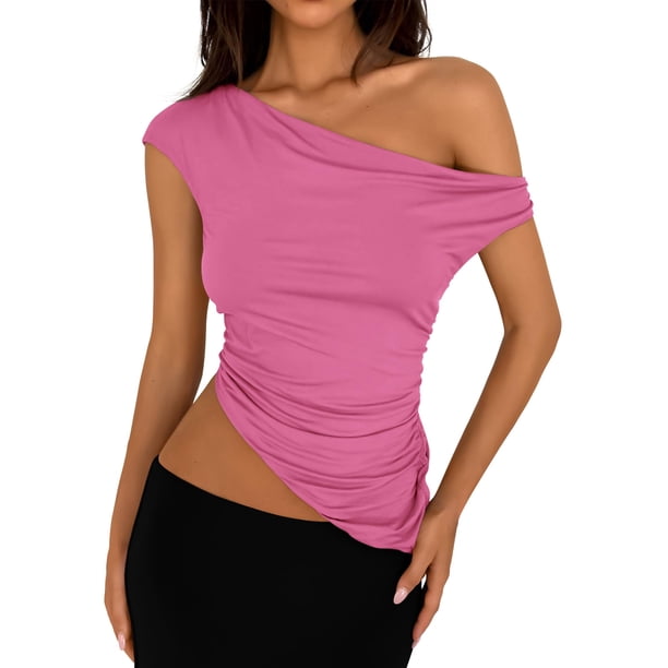Remera PRETTYGARDEN 2025 con Hombro Descubierto y Frunces Rosa Talle S