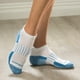 thumbnail image 5 of Calcetines deportivos unisex con ajuste de cobre hasta el tobillo para adultos, blancos, 5 of 5