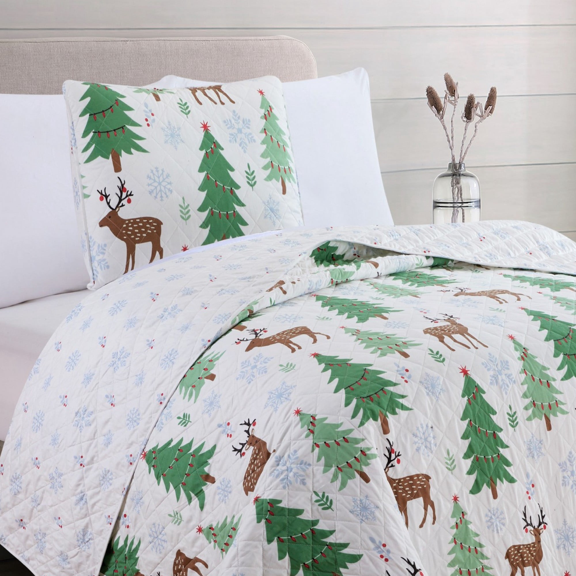 Great Bay Home Reversible Christmas Trees Reversible Quilt Set With Shams  (Twin, Deer / Trees / Snow)
