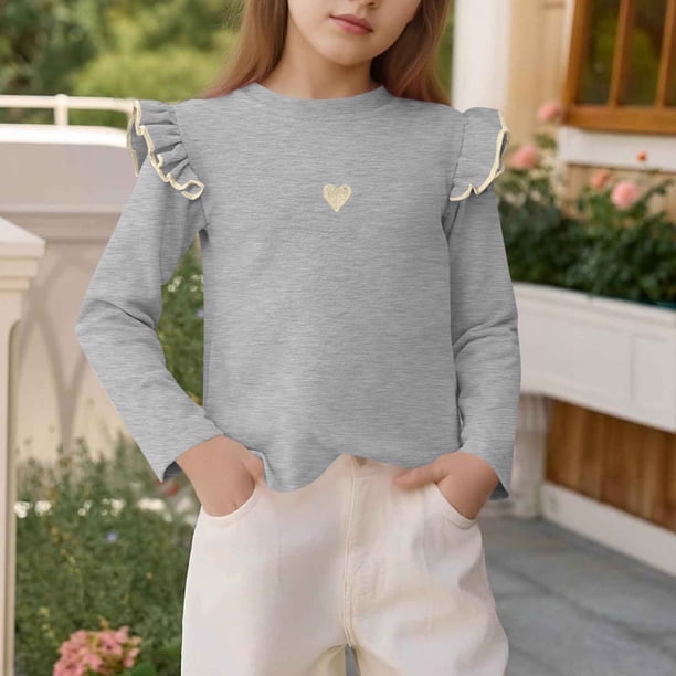 Blusas y camisas de manga larga con cuello redondo para niños, camisa de base de color liso con estampado de corazones y mangas voladoras, blusa informal holgada y fina de poliéster para niños con cue