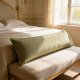 thumbnail image 5 of Almohada Rectangular Larga | Cojín de Respaldo para Sofá y Cama | Almohada Corporal para Dormir y Descansar | Cojín de Apoyo para Sala de Estar, Dormitorio o Rincón de Lectura | Funda Extraíble, 5 of 6