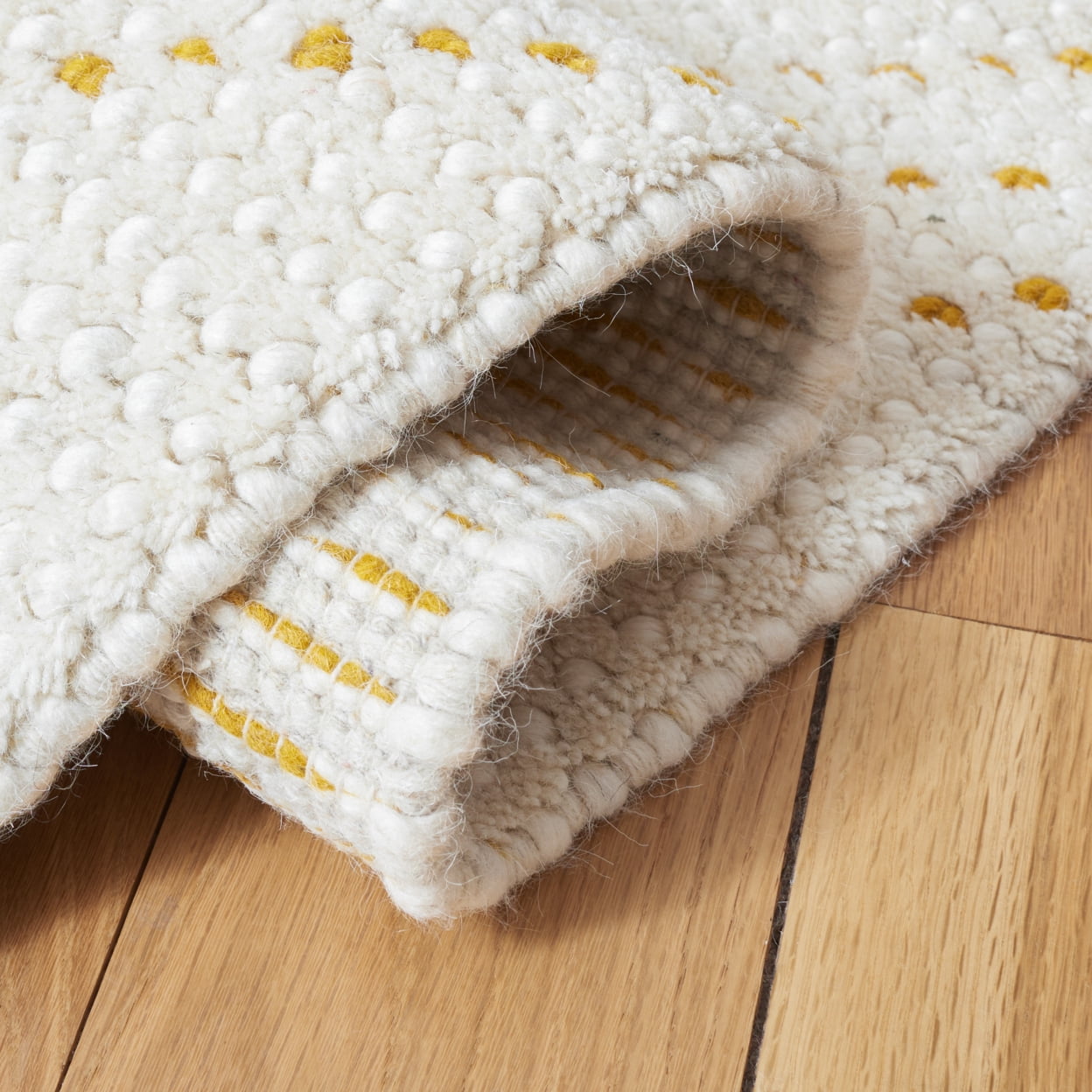 SAFAVIEH Casablanca Idella Diamond Area Rug, Ivory/Gold, 4' x 6'