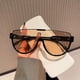 thumbnail image 1 of Gafas de sol modernas con montura grande y lentes integradas para mujer, gafas de sol con máscaras para fotos callejeras marrones que adelgazan para hombres, 1 of 5