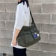 thumbnail image 4 of Bolso de lona para mujer, estilo bandolera, bolso de viaje moderno para hombre, bolso de hombro grande, bolso para mujer debajo del brazo, 4 of 5