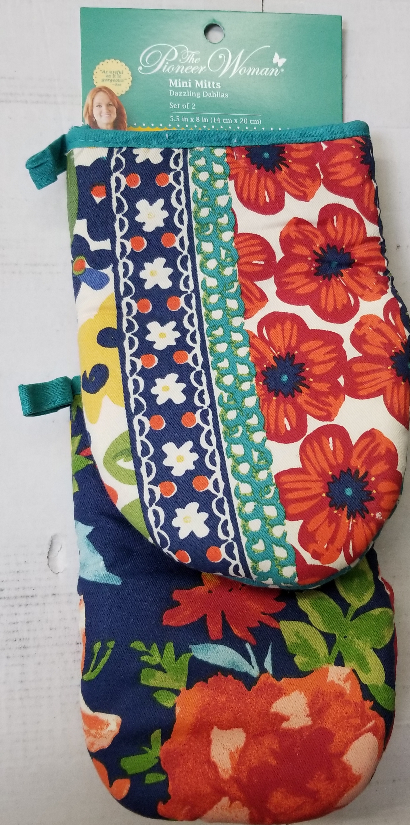 Download Kitchen Dining Pioneer Woman Dazzling Dahlias Mini Mitts Set Of 2 And Fiona Floral Kitchen Towels Set Of 4 Kitchen Table Linens