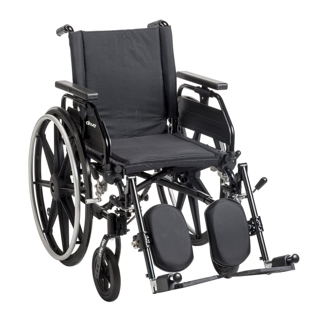 Silla de ruedas Drive Medical PLA418FBUARAD-ELR Viper Plus GT con reposabrazos universales y reposapiernas elevable