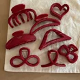 thumbnail image 3 of Colección francesa roja Clip de tiburón Updo para el cabello, horquilla con letras de agarre grande, etiqueta dorada, accesorios para el cabello, 3 of 5