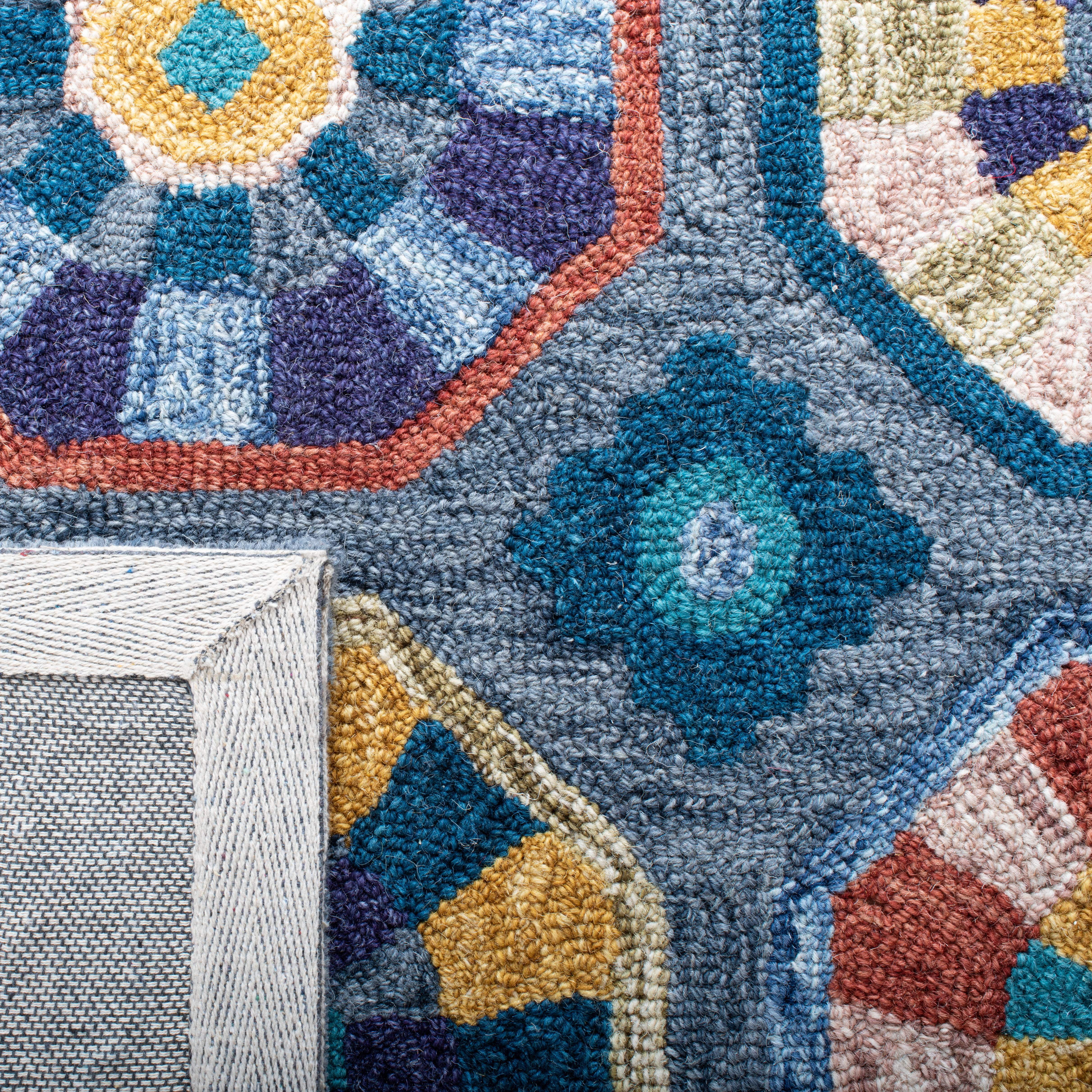 SAFAVIEH Metro Audra Medallion Area Rug, Blue/Ivory, 4' x 6'