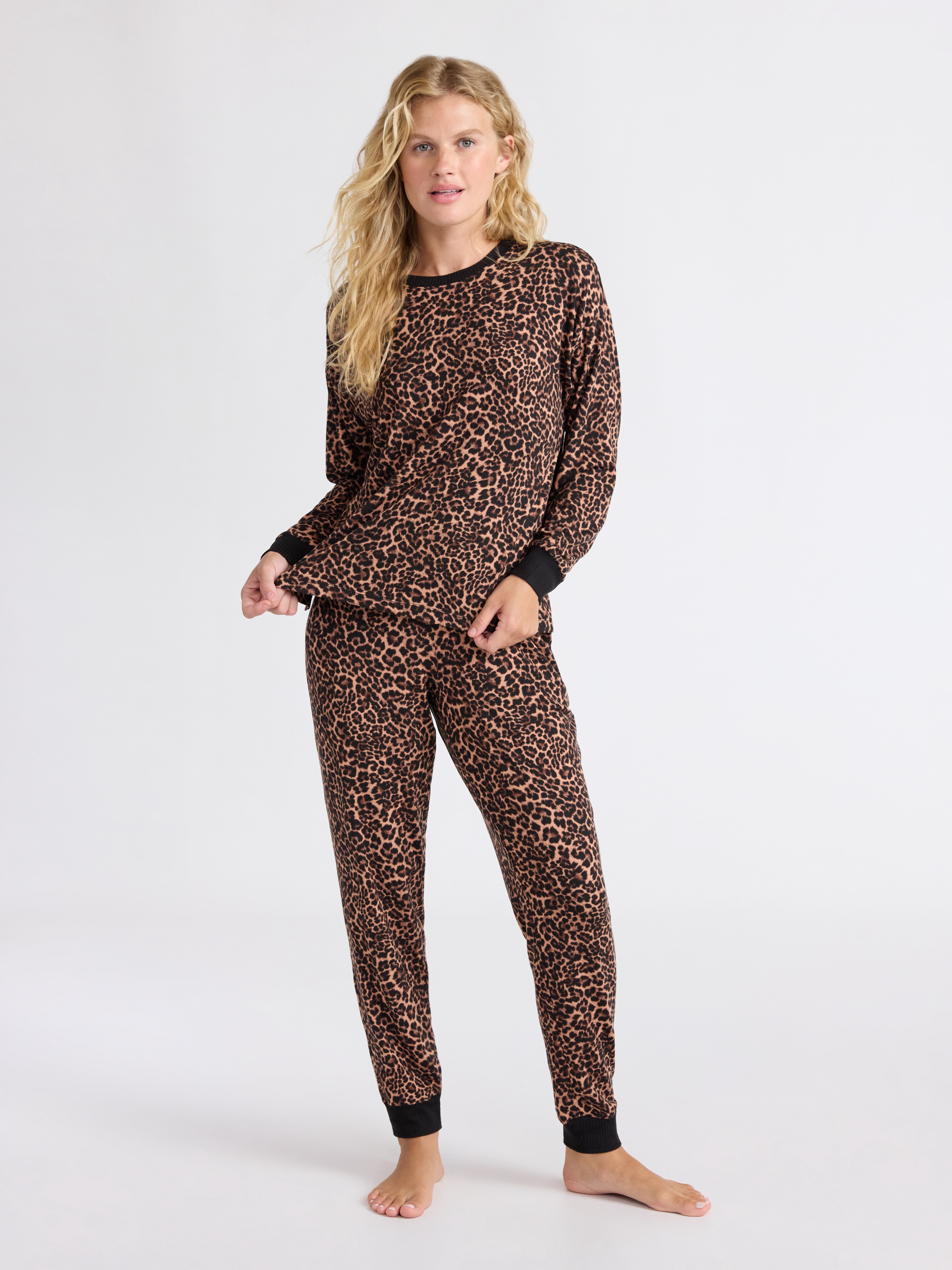 Joyspun Women's Cozy Lounge Collection Hacci Knit Sleep Top with Long Sleeves, Sizes XS-3X