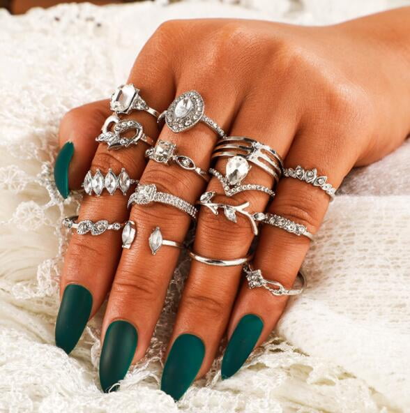 TTTOY 10PCS Bohemian Vintage Silver Stack Rings Hollow Diamond Pearl Ring Carved Flower Rhinestone Ring Knuckles Minimalist Finger Rings Stackable Rings Jewelry Set for Women 