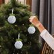 thumbnail image 1 of Bolas decorativas navideñas de plástico 10 cm para árbol, coloridas, duraderas, con anillo metálico y acabado brillante, 1 of 6