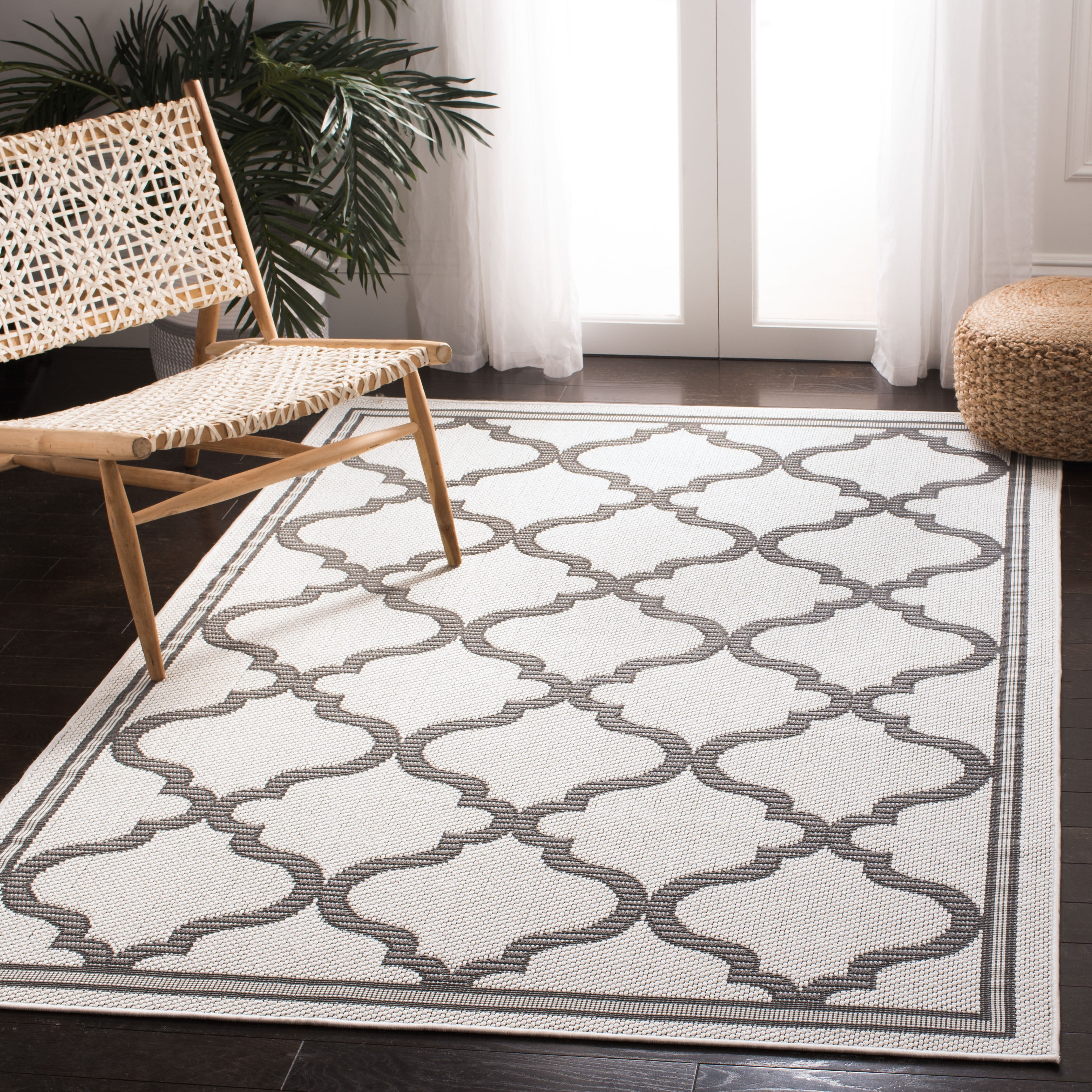 SAFAVIEH Machine Washable Rug Indoor/Outdoor Bermuda Collection - Bermuda Tamaya Geometric Machine Washable Indoor/Outdoor Area Rug, Ivory/Grey, 4' x 6'