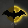 thumbnail image 4 of BATMAN Batsign DC Comics LED Halo (Régulier) avec Piédestal pour Table Debout, 4 of 7