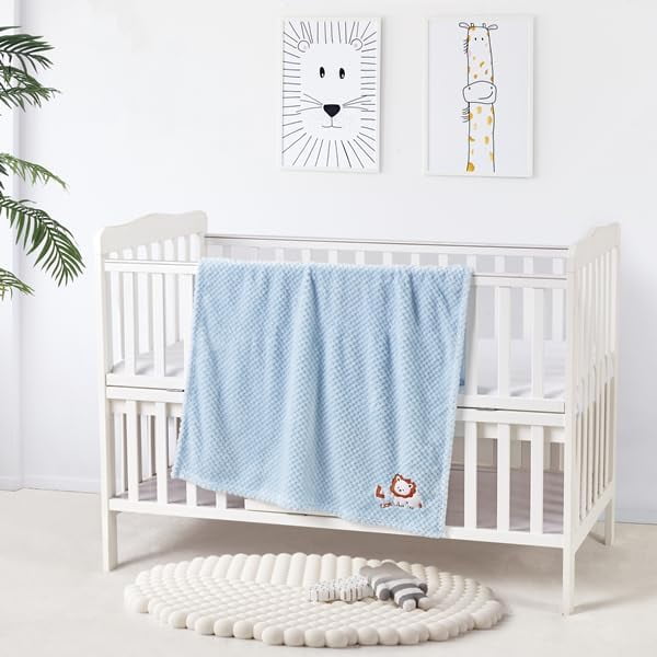 CREVENT Baby Gift Set Storage Basket with 2 Baby Blanket,1 Security Blanket,1 Taggie,1 Gift Bag with Ribbon, Blue, Unisex, 5Items