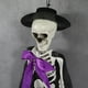 thumbnail image 5 of Esqueleto de Halloween articulado de 40 cm con huesos de plástico móviles, sombrero de copa/capa o efectos desgastados para bares y fiestas (3 estilos), 5 of 5
