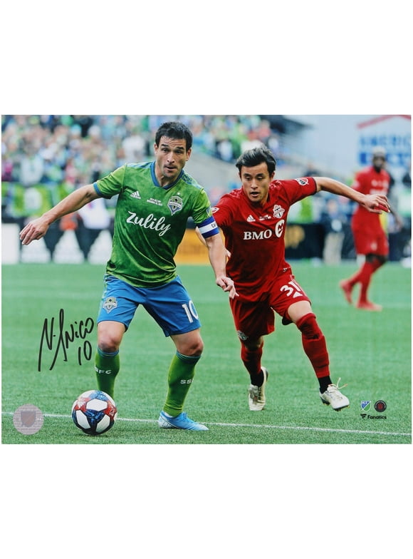 Nicolas Lodeiro Seattle Sounders Autographed 8" x 10" 2019 MLS Cup Dribbling Photograph - Fanatics Authentic Certified