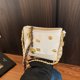 thumbnail image 2 of Bolso cuadrado pequeño de alta gama para mujer, nuevo estilo 2025, diseño de nicho, bolso de hombro informal sencillo, bolso de mujer versátil y moderno., 2 of 5
