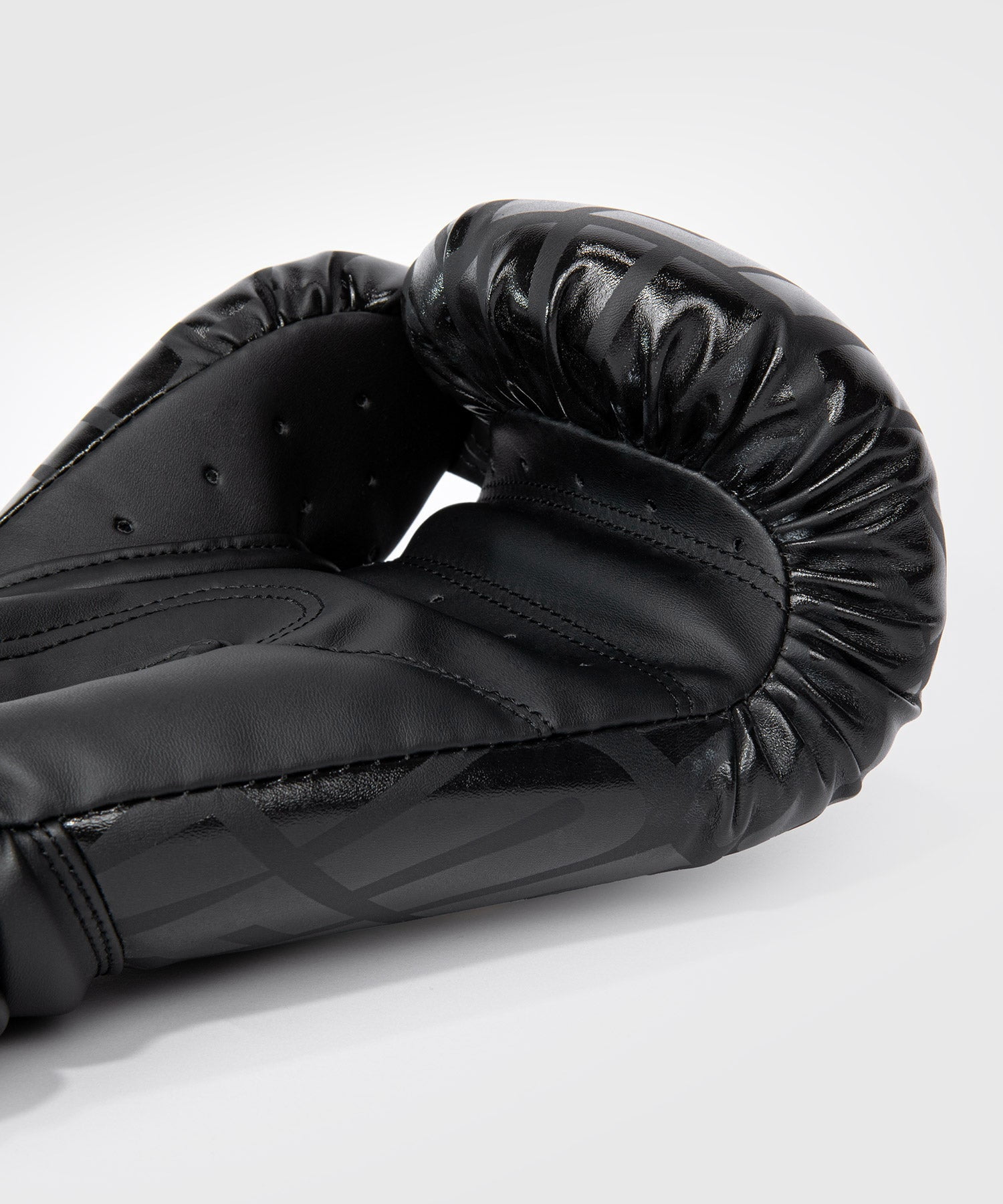 Venum Contender 1.5 XT Boxing Gloves - Black/Gold - 10-Ounce