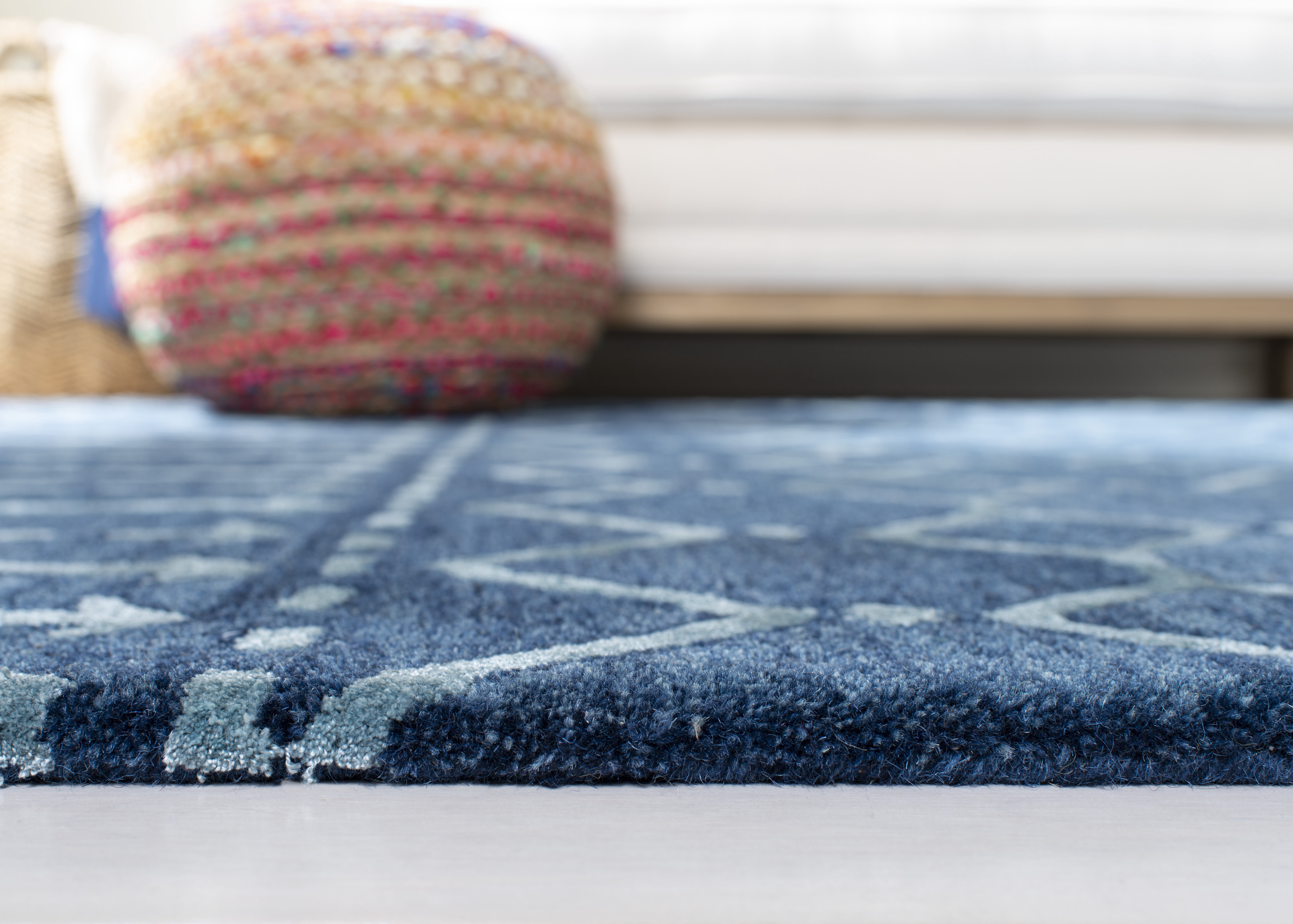 Safavieh Himalaya Darin Geometric Wool Runner Rug, Navy/Silver, 2'3" x 6'