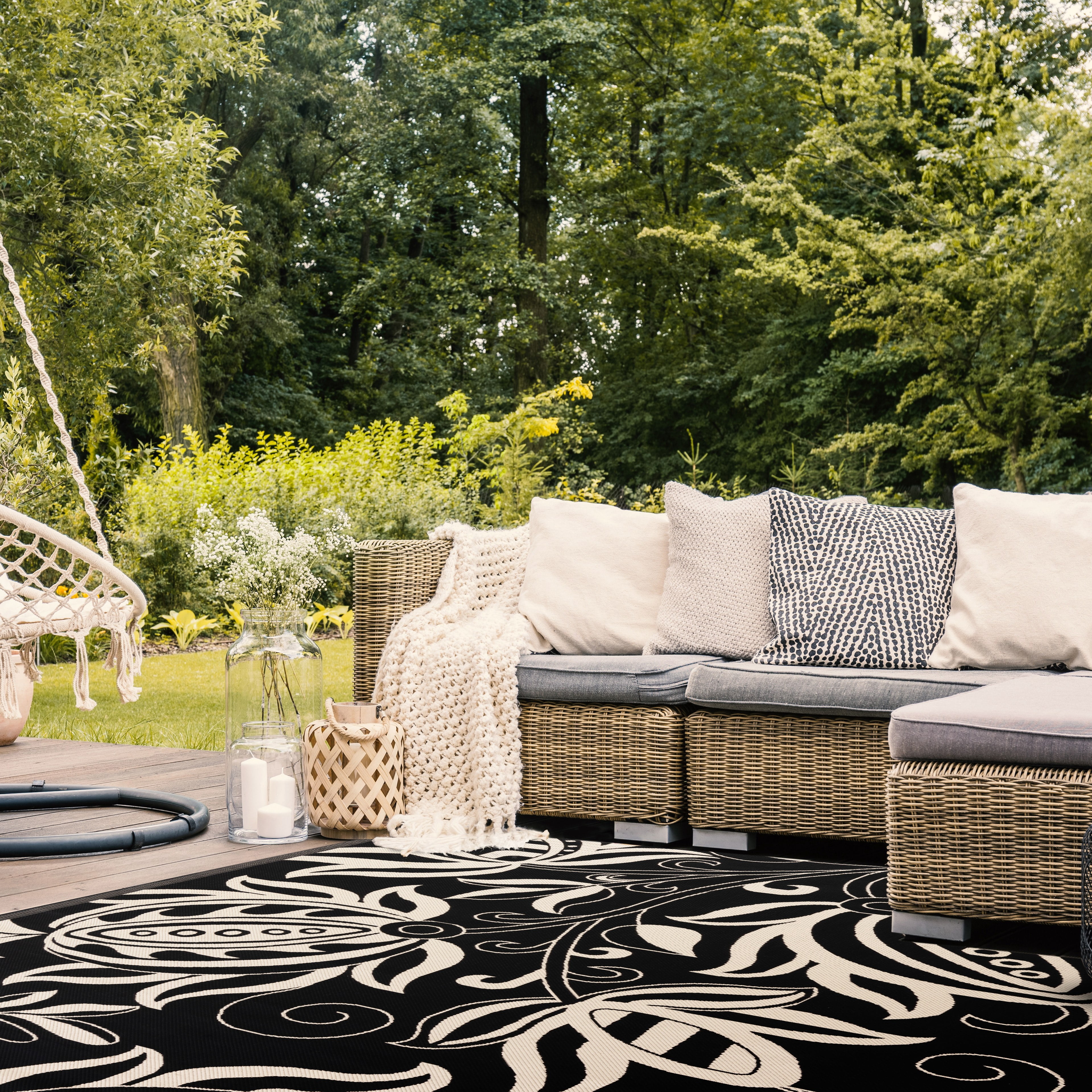 Safavieh Courtyard Crystal Floral Indoor/Outdoor Area Rug, Black/Sand, 9' x 12'
