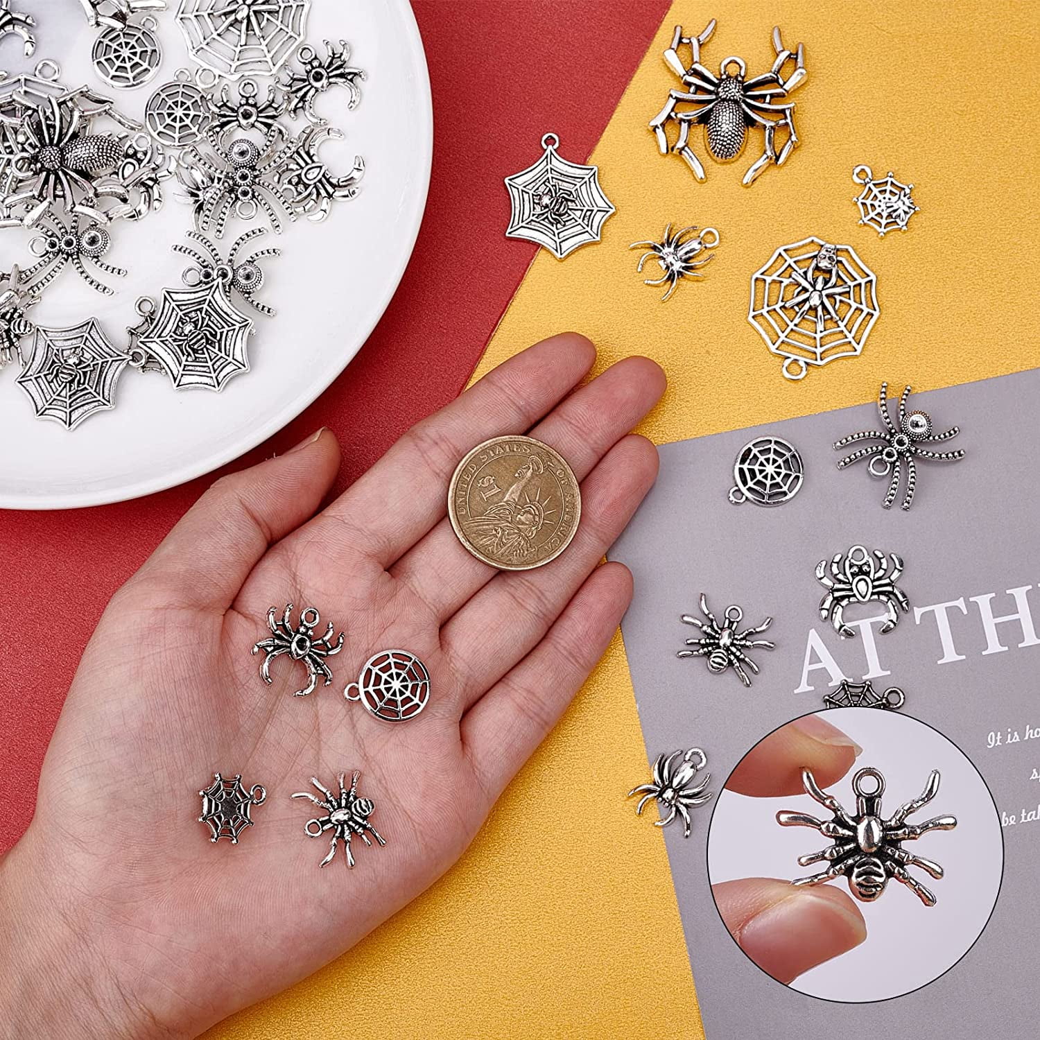 14pcs Antique Silver Christmas Hexagonal Snowflake Pendants Alloy Christmas Snowflake Charms for DIY Bracelet Pendant Beaded Jewelry Accessories