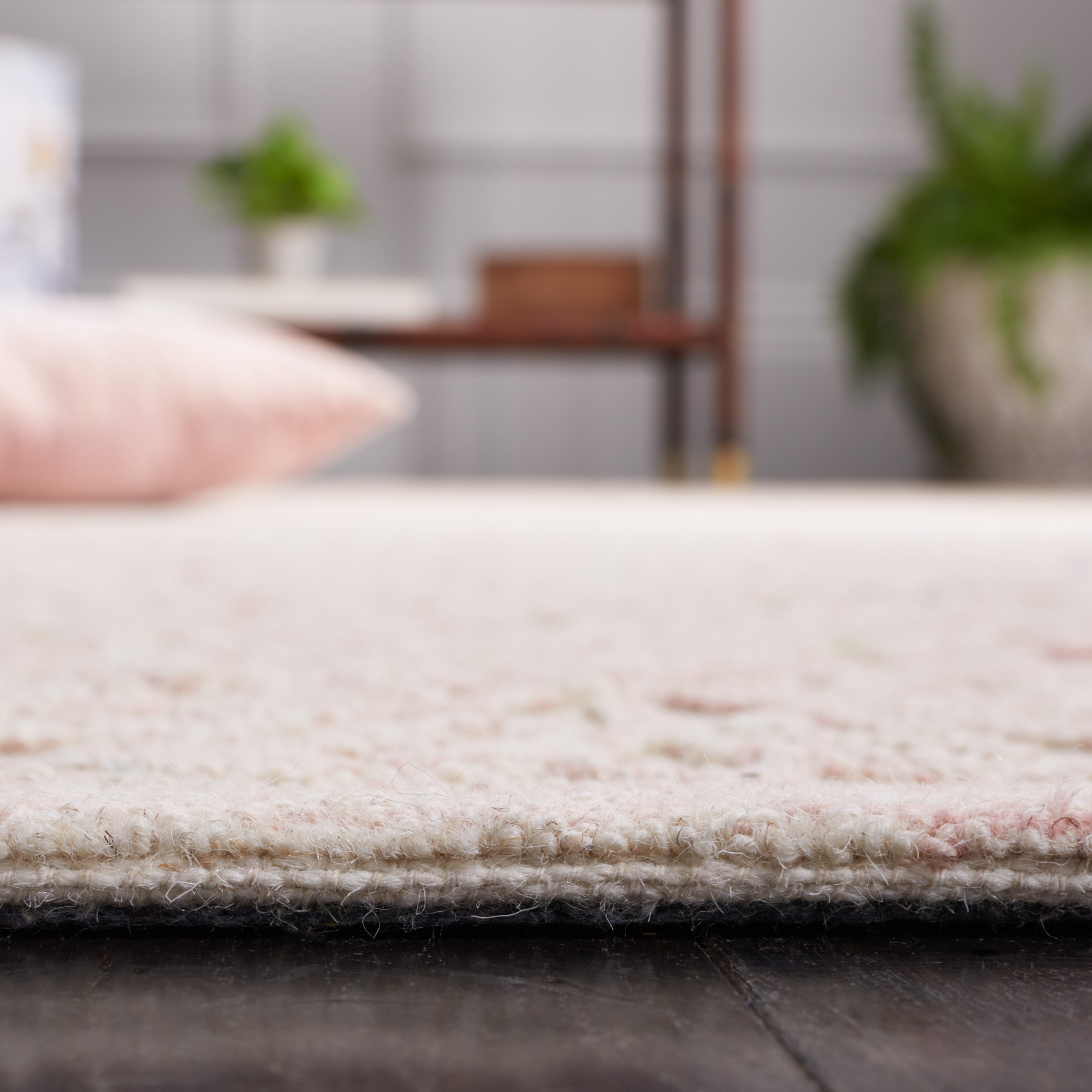 SAFAVIEH Martha Stewart Trace Floral Area Rug, Ivory/Pink, 2'3" x 4'