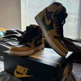thumbnail image 1 of Size 10.5 - Jo r-dan 1 Retro OG High Pollen - Great Condition, 1 of 6