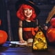 thumbnail image 3 of Linterna LED triangular de Halloween con vela electrónica, ataúd de calabaza y esqueleto. Elementos triangulares de Halloween., 3 of 5
