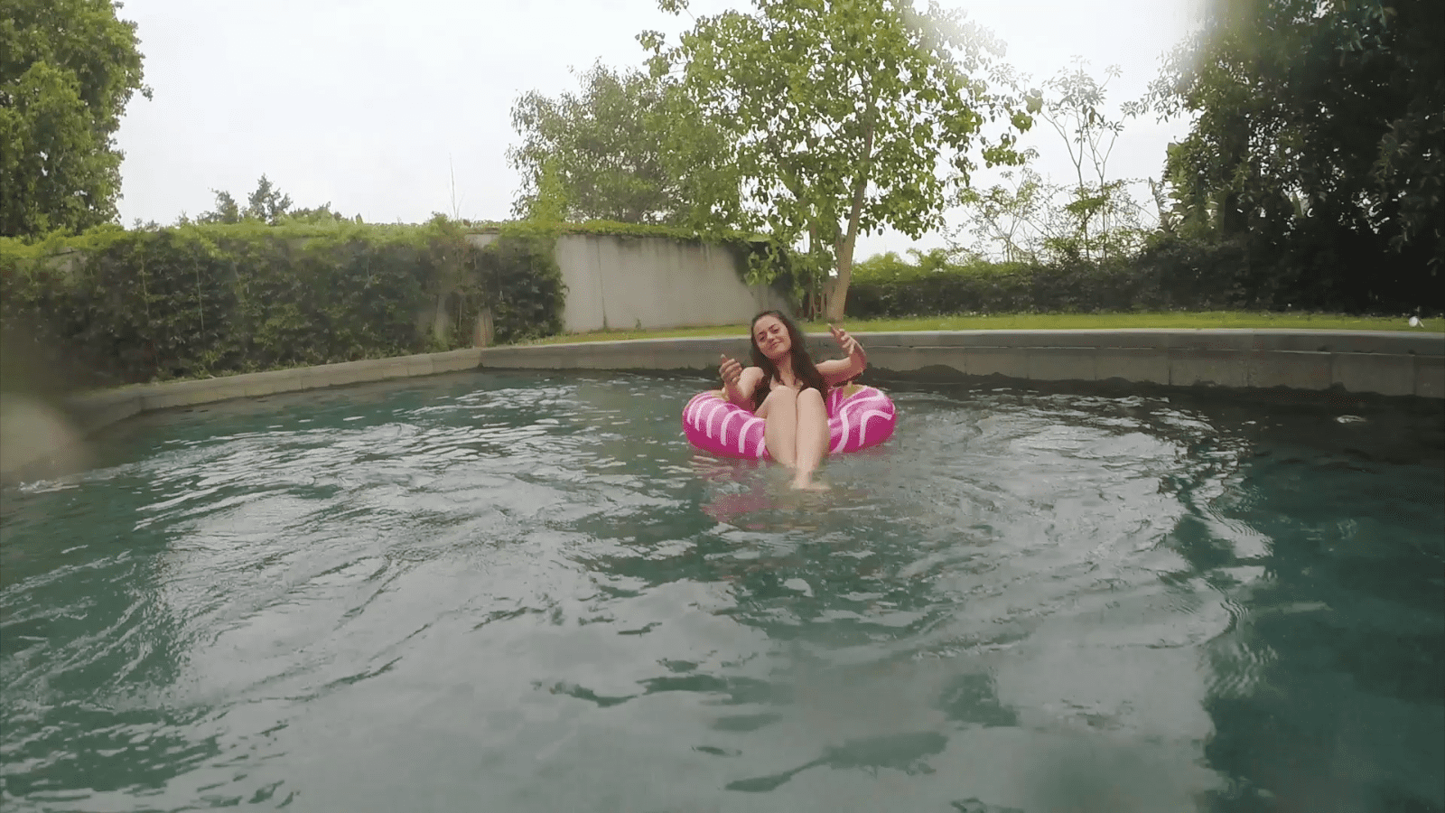 10Leccion Inflatable Pool Tubes with Handles, Pink Pool Floaties for Women (39”)