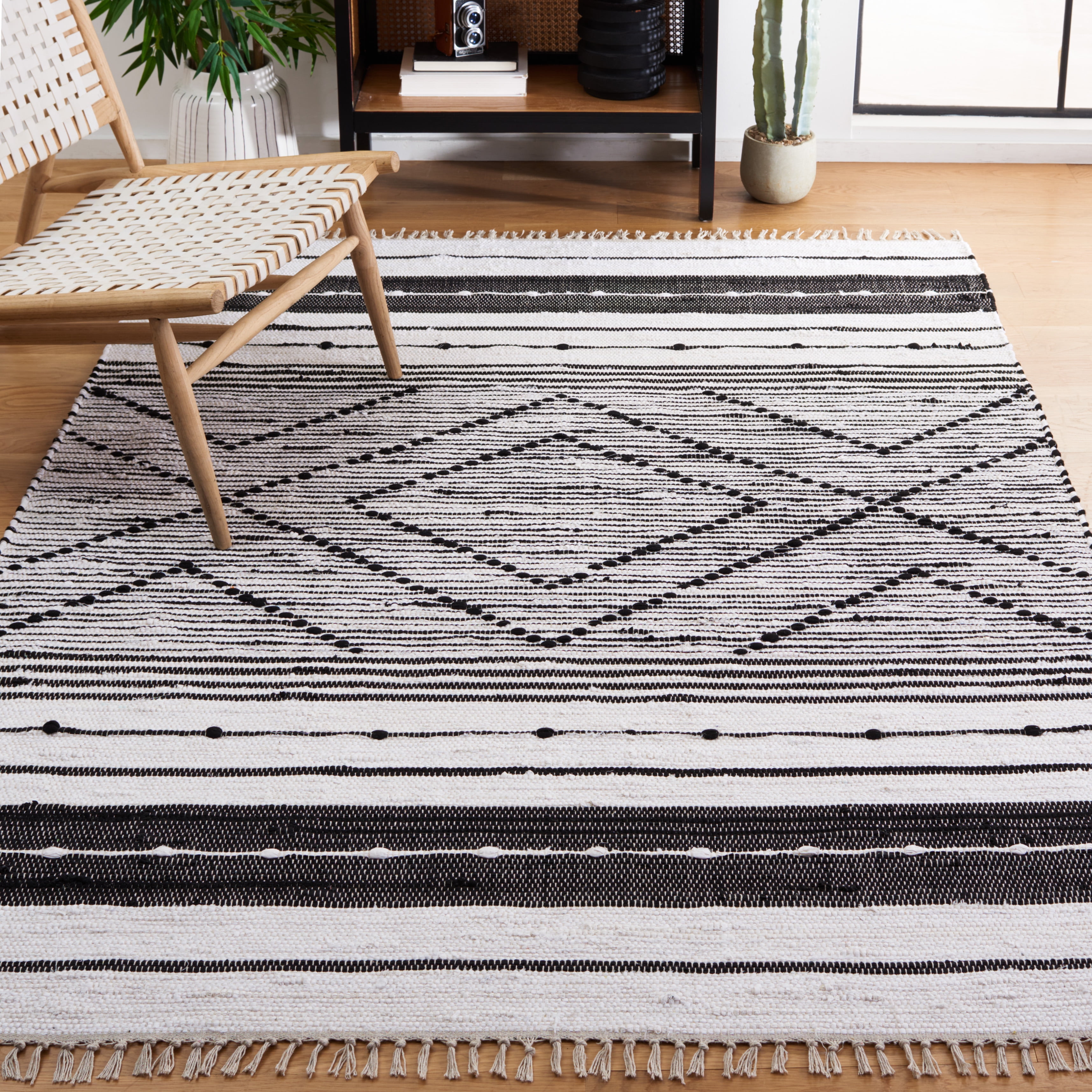 SAFAVIEH Striped Kilim Isaija Striped Cotton Area Rug, Black/Ivory, 8' x 10'