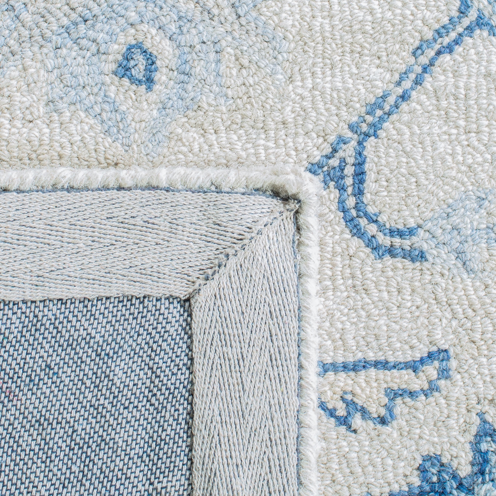 Safavieh Micro-Loop Braylon Floral Area Rug, Ivory/Blue, 2'6" x 4'