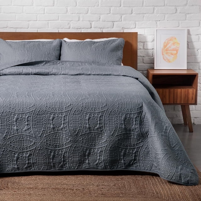 Dreamlab Colcha Ligera con 2 Fundas de Almohada, Capitonado, Ultra Suave. Hipoalergénico. Edrecolcha para Cama.Edredón para Verano y Todas las Estaciones.(Queen Size 225 x 240 cm, Moneda,Azul Calmado)