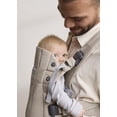 thumbnail image 2 of Portabebé BabyBjörn Harmony Woven Mélange Beige Claro, 2 of 5