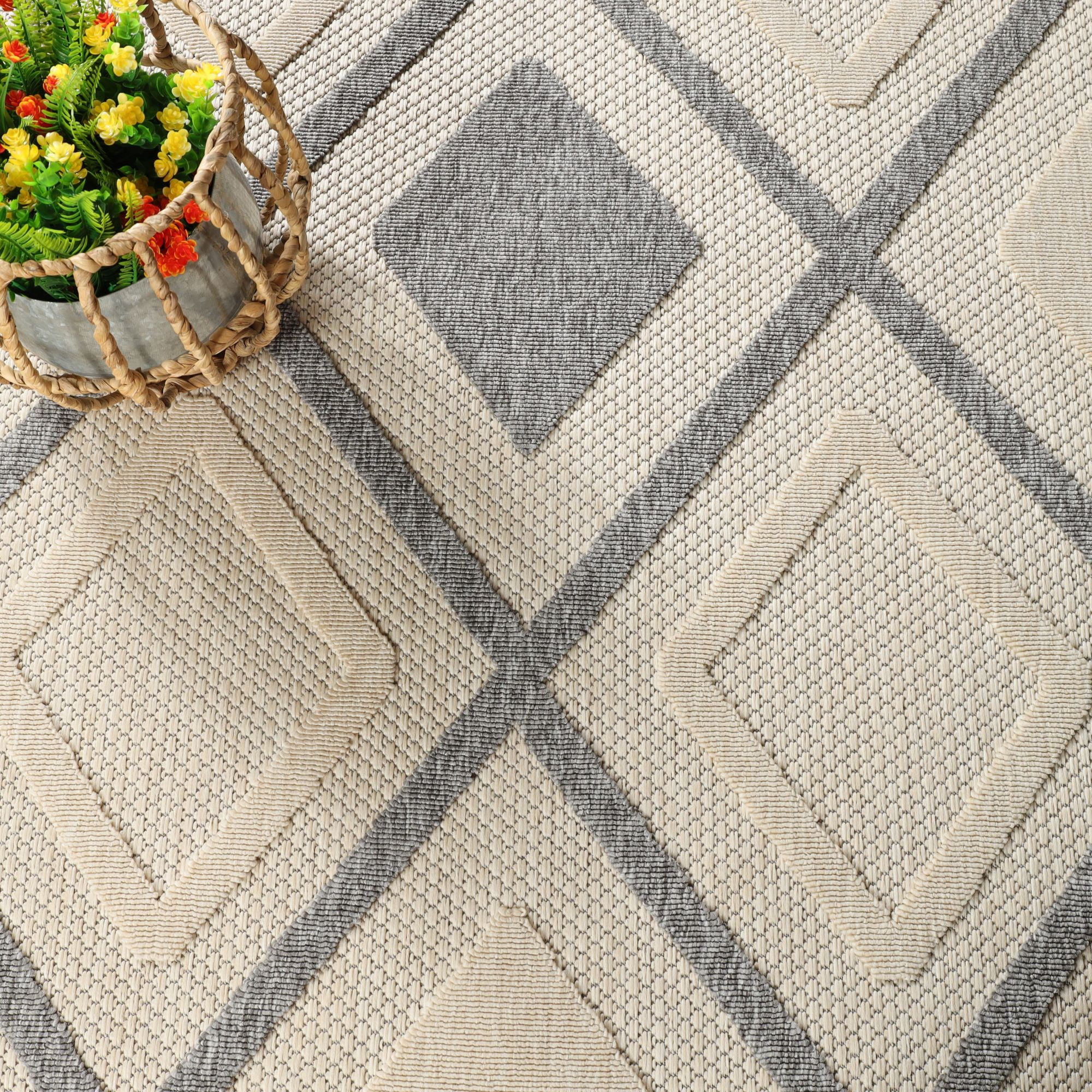 Modern Diamond Geometric Lattice Indoor/Outdoor Area Rug, Cream, 5' 2" x 7' 2"