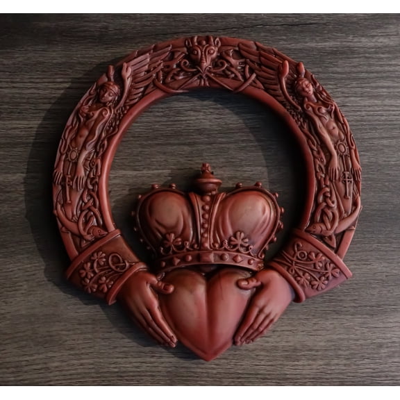 Rustic Celtic Claddagh Ring Wall Plaque Figurine Love Friendship Loyalty Decor