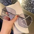 thumbnail image 2 of Gafas de sol estilo mujer Gafas de sol modernas y de moda Gafas de sol para mujer Anti-UV Cara redonda Cara grande Adelgazante, 2 of 5